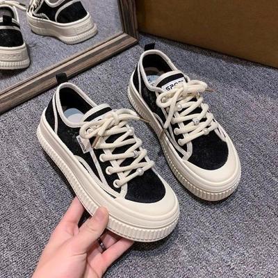 Дышащие маленькие белые туфли женские туфли 2025 новая летняя сетчатая обувь популярные универсальные на толстой подошве на шнуровке тонкие повседневные кеды