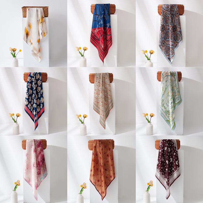 Элегантный розовый шарф из тутового шелка с розами - Роскошный подарок для мамы: Легкий, декоративный шейный платок-снуд