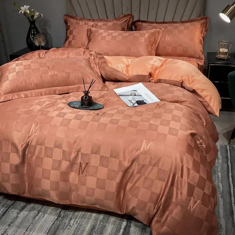 4pcs/set Light Luxury High-end Quilt Cover Sheet Bedding Set Comfortable Soft Ice Silk Naked Sleeping Bedspreads Four Piece Bedding Suits