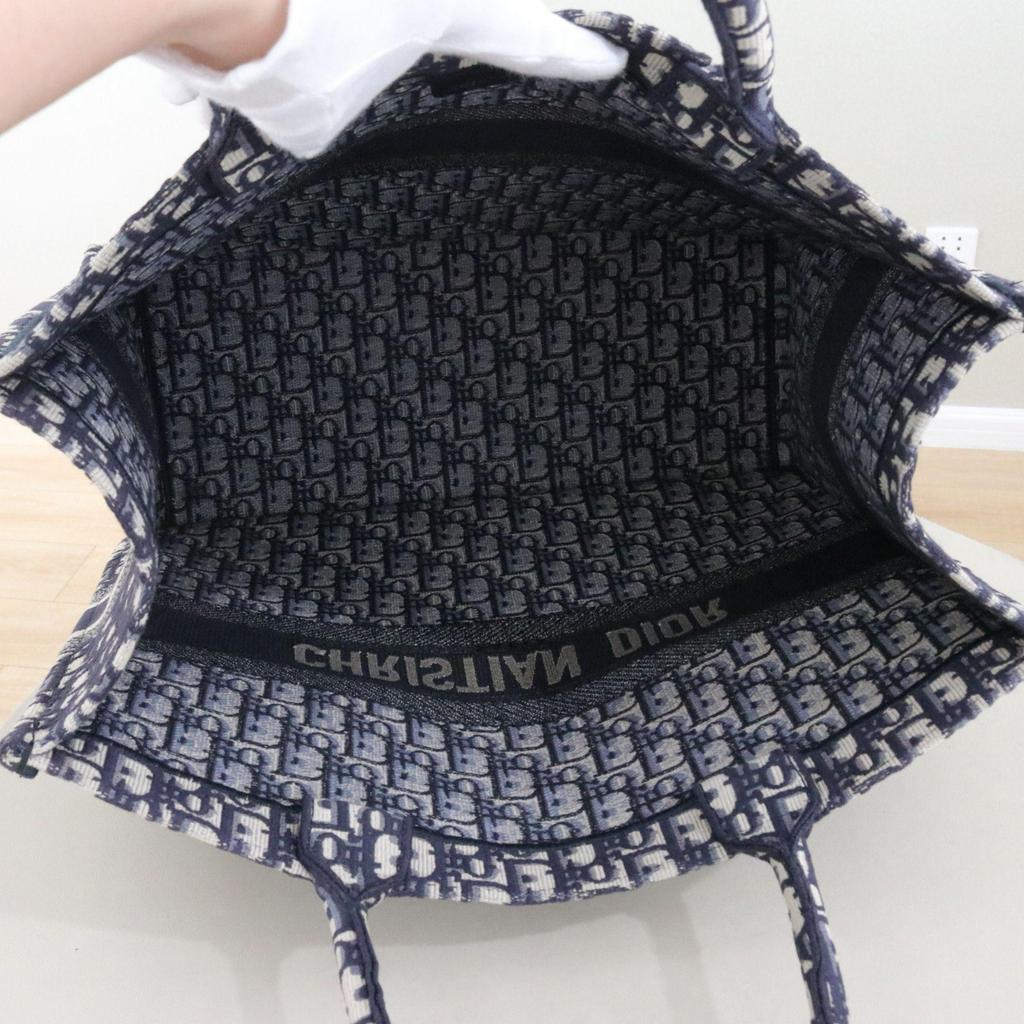 [Pre-Owned] Book Tote Hand-Embroidered Monogram Large Capacity Canvas Tote Bag - Excellent #1JRC2QE