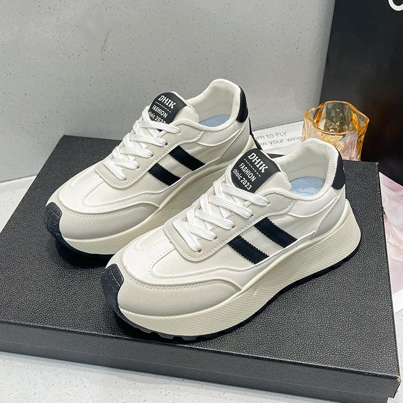 Дышащая повседневная спортивная обувь Студенческая женская обувь Маленькие белые туфли Универсальные модные туфли на толстой подошве Увеличивающие высоту туфли