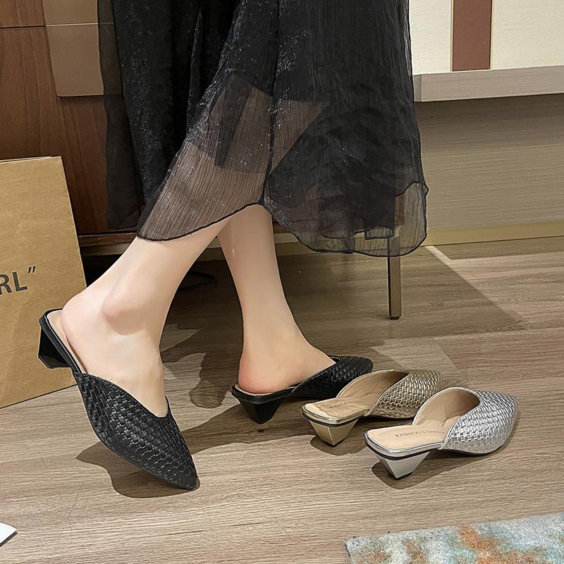 Модные женские туфли-шлепанцы баотоу, летняя пляжная обувь для женщин, с острым носком, на плоской подошве, женские сандалии, модные шлепанцы баотоу