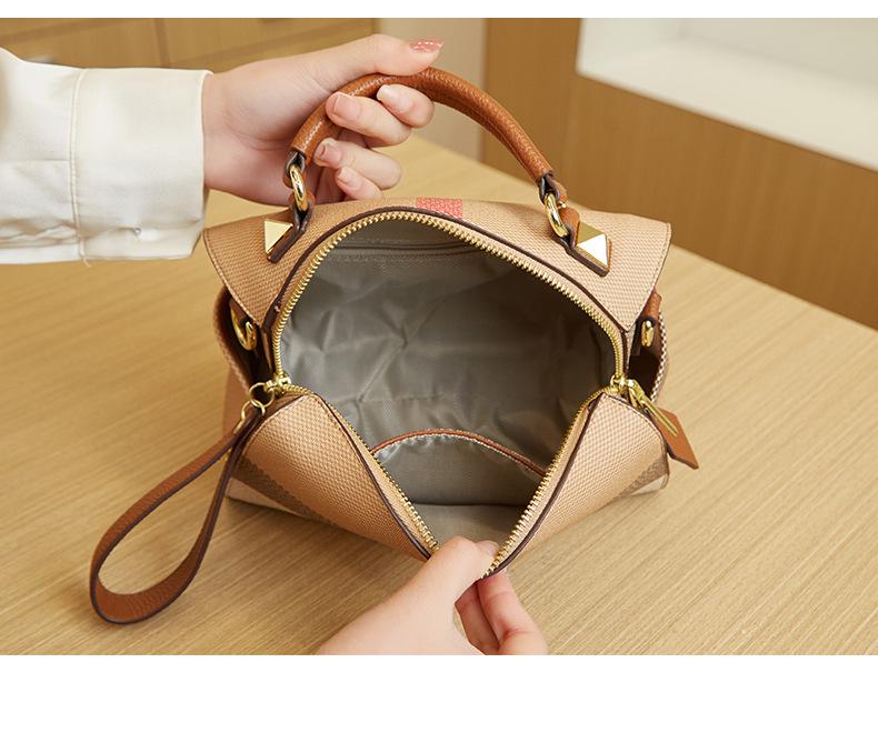 Трендовые женские сумки кроссбоди из клетчатого холста и кожи 2024