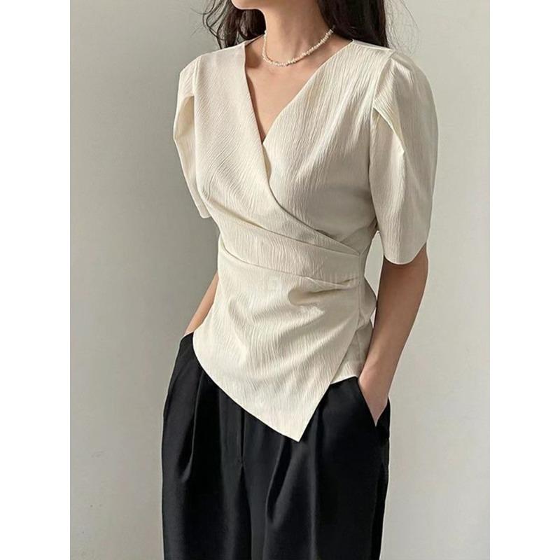 2024 Лето Корейский Стиль Короткий Рукав Асимметричная Женская Футболка Тонкий Повседневный Складки Женский Топ Футболка V-образный Вырез Женская Одежда
