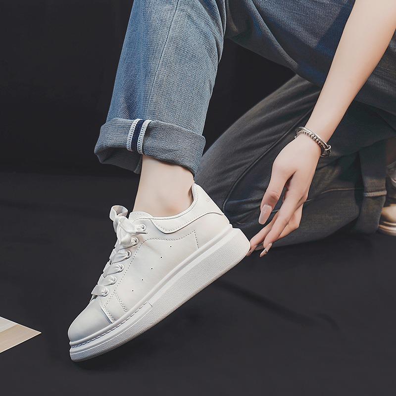 Светящиеся туфли McQueen маленькие белые туфли для женщин и мужчин 2 новых студенческих кеда для пар дышащие спортивные и повседневные туфли тренд