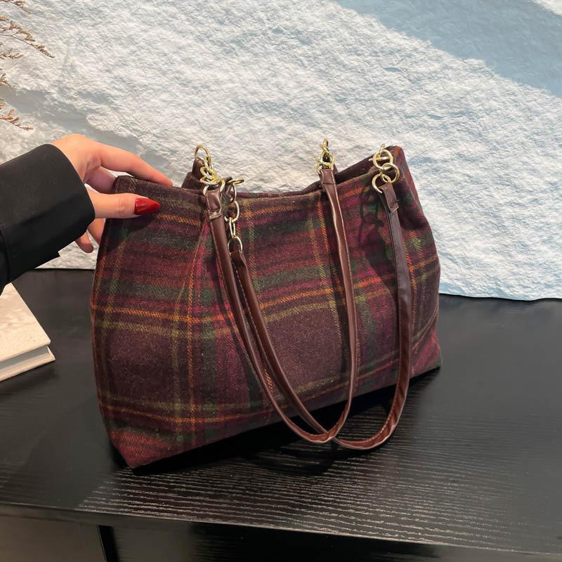 Woolen Plaid Underarm Bag for Women New Large Capacity Tote Bag Fashionable Commuter Retro One-shoulder Handbag