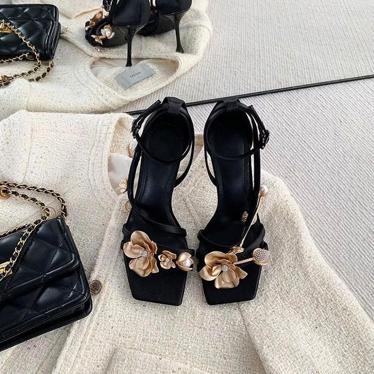 Гонконг 2025 новые красивые односложные босоножки женские летние атласные дизайн sense черные тонкие каблуки золотые орхидеи высокие каблуки