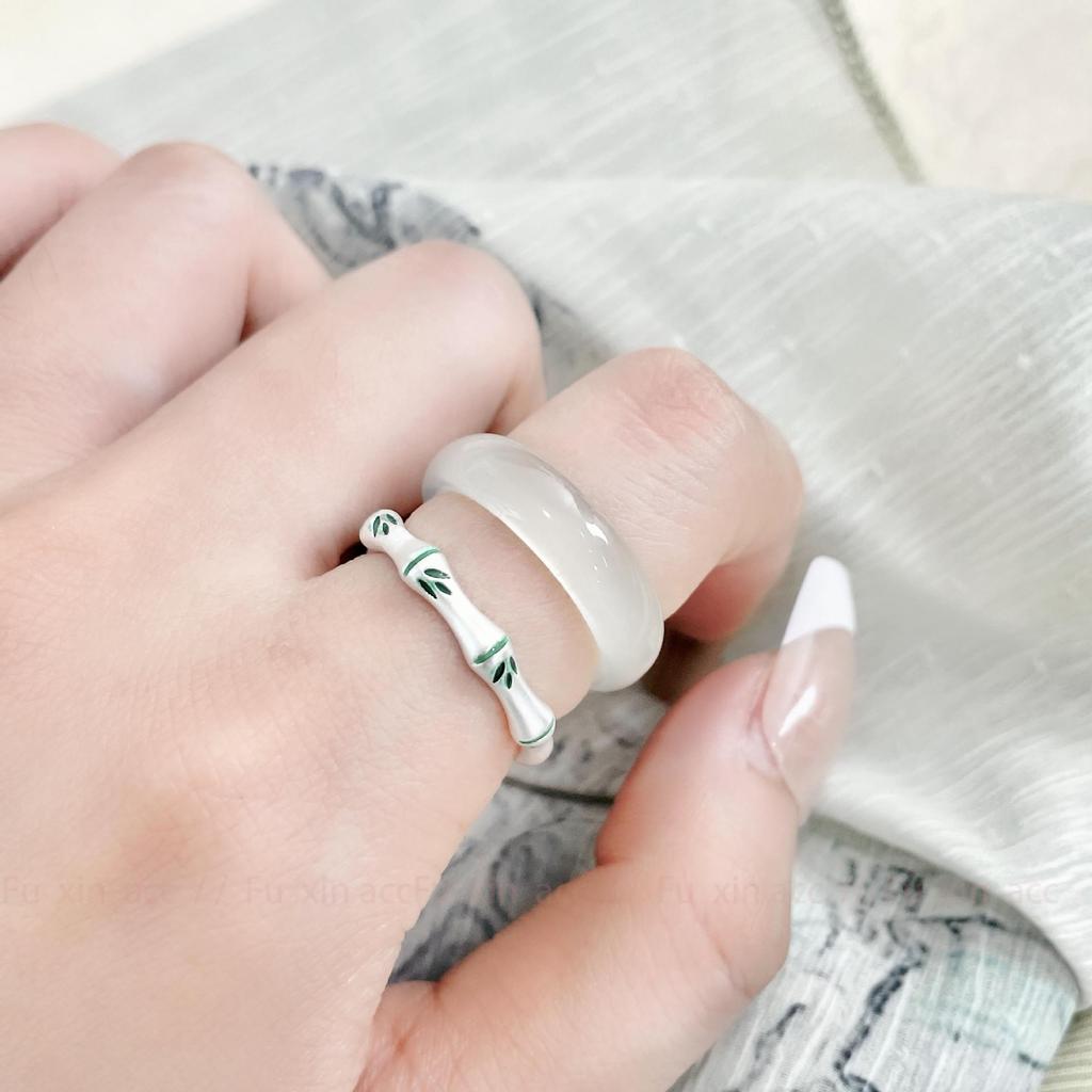 Новое кольцо в китайском стиле с бамбуковым дизайном и белым зеленым халцедоном - элегантные высококачественные нишевые женские украшения