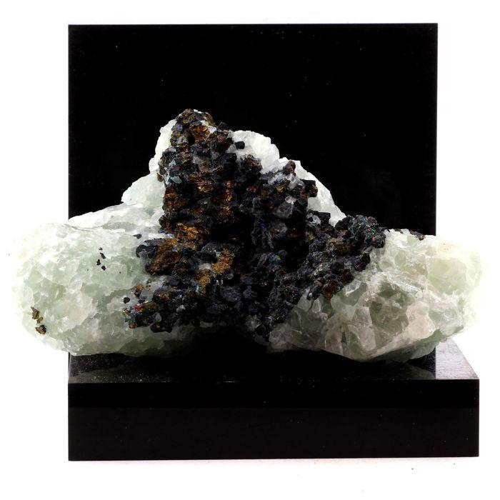 Pierres et Minéraux. Chalcopyrite + Fluorite. 3136.00 ct. Le Burg Mine, Tarn, France.