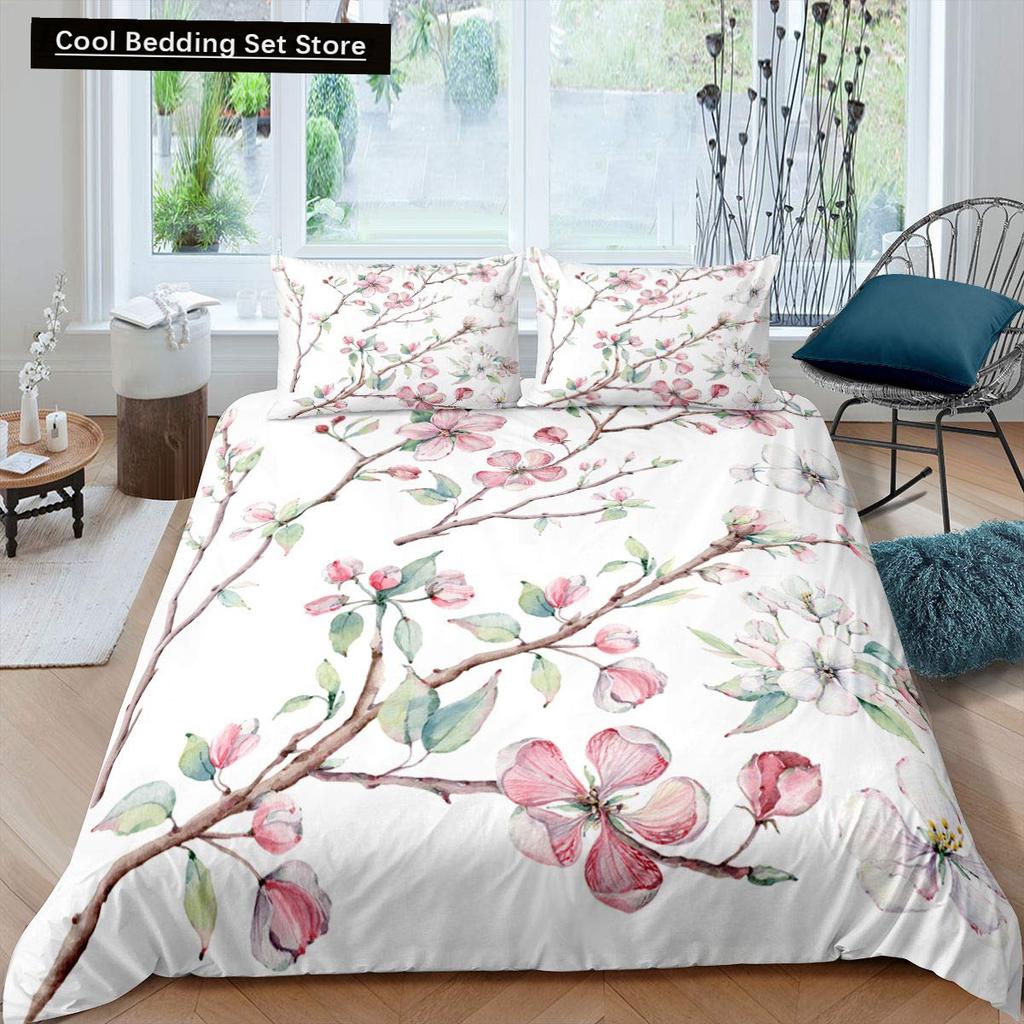 Комплект постельного белья «Цветущая розовая вишня» размера «king-size» и «queen-size» с весенней флорой. Пододеяльник с японскими цветами. Мягкий полиэстеровый чехол.