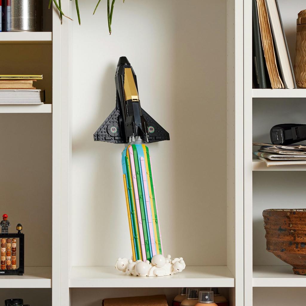 LEGO Pharrell Moon World Toy Подарок на день рождения Блок Валентина Мужчины Женщины Космос 10391 Уильямс