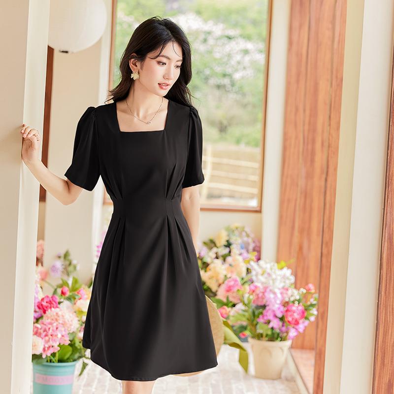 Hepburn style elegant and high-end square neck slimming waist pleated A-line dress