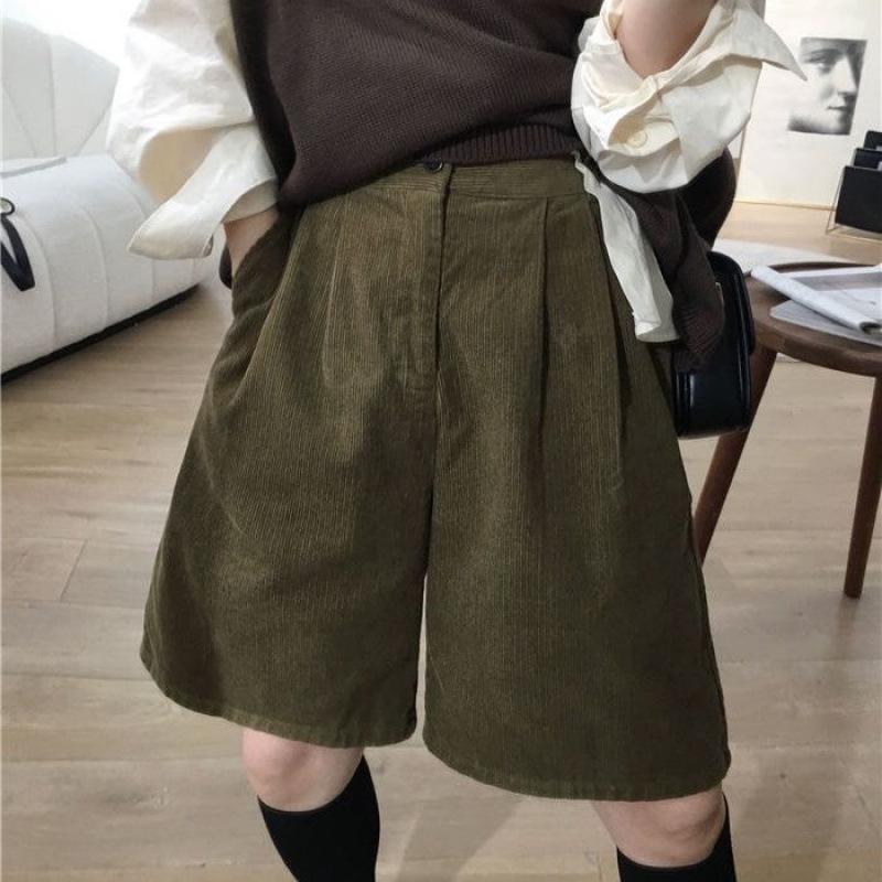 Вельветовые шорты А-силуэта в ретро-стиле с высокой талией - Женские осенние и зимние повседневные шорты с широкими штанинами, расклешенные от колена.