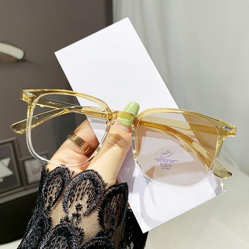 Color-changing Anti-blue Glasses Fashion Men's and Women's Myopia Glasses Clear Color-changing Glasses Big Face and Thin Glasses Frame.