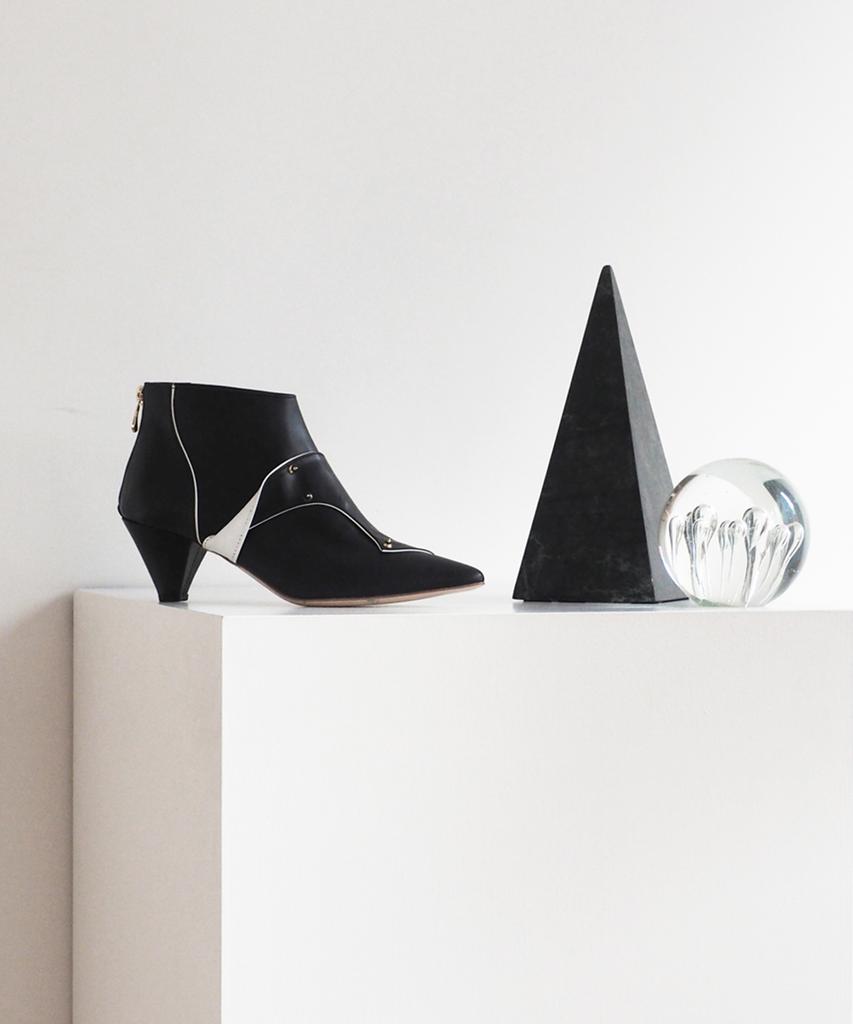 Heedimensional Solmobica Booties Black & White