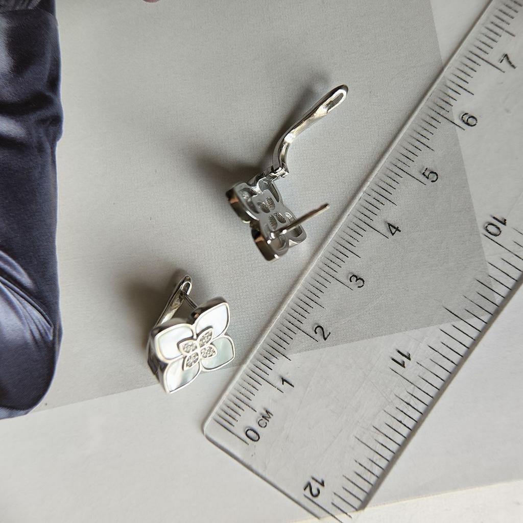 Серебряные серьги с натуральным перламутром, фианитами (60002139)