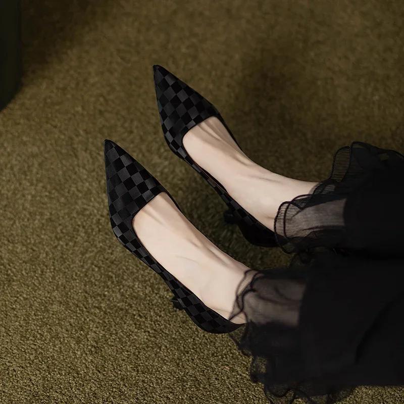 Новая дизайнерская женская обувь Тонкие высокие каблуки Роскошная женская обувь Кожаные туфли-лодочки с острым носком Модная клетчатая Сексуальная обувь для вечеринок для дам