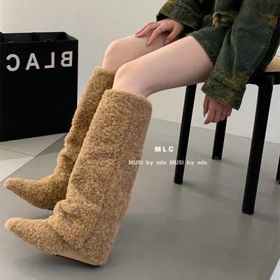 2025 новые ботинки пушистые ботинки высокие ботинки модные ботфорты модный скошенный каблук остроносые ботфорты до колена