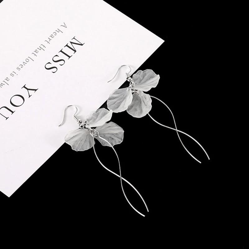 Fashion White Flower Earrings for Women Trendy Crystal Acrylic Pearl Long Tassel Drop Earrings Temperament Party Gift Jewelry