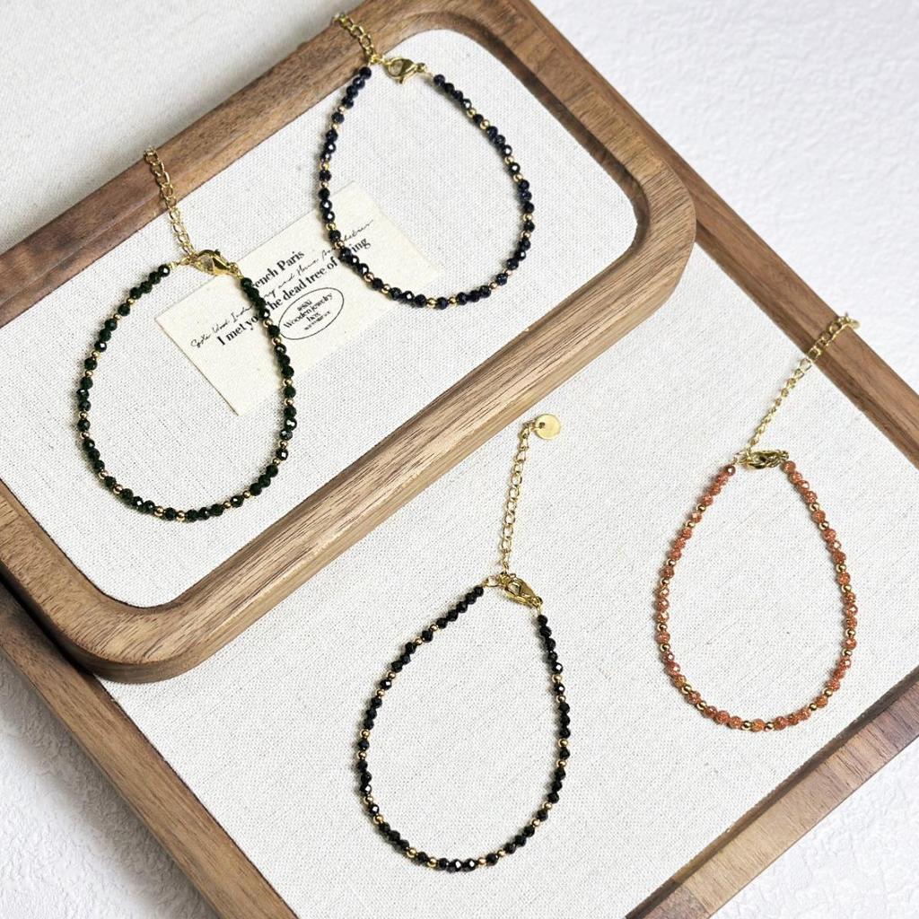 Элегантный 3-миллиметровый граненый браслет из синего песочного камня, золотого камня и жемчуга - Многослойная высококлассная роскошь для женщин