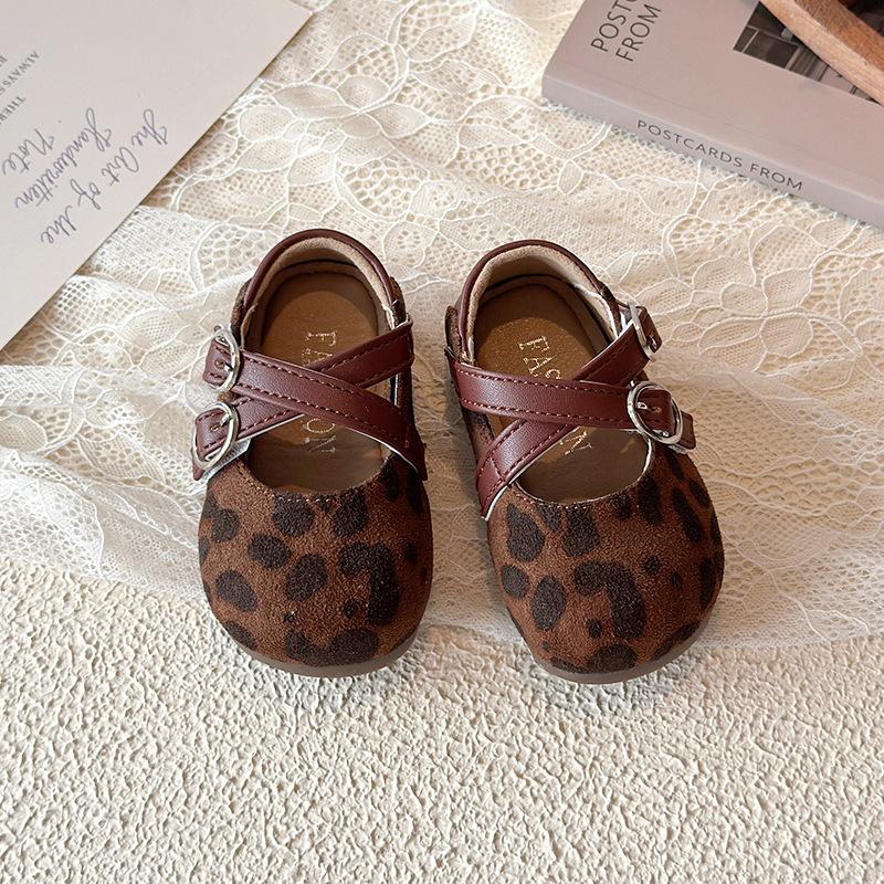 Cute leopard print flats for kids2026Autumn new fashion V Velcro closure, solid color, girls' small leather shoes