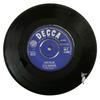 7-дюймовая пластинка ДЖУЛИ ЭНДРЮС - Том Пилби 45F11230 Decca 1960 Великобритания Поп Бывшая в употреблении