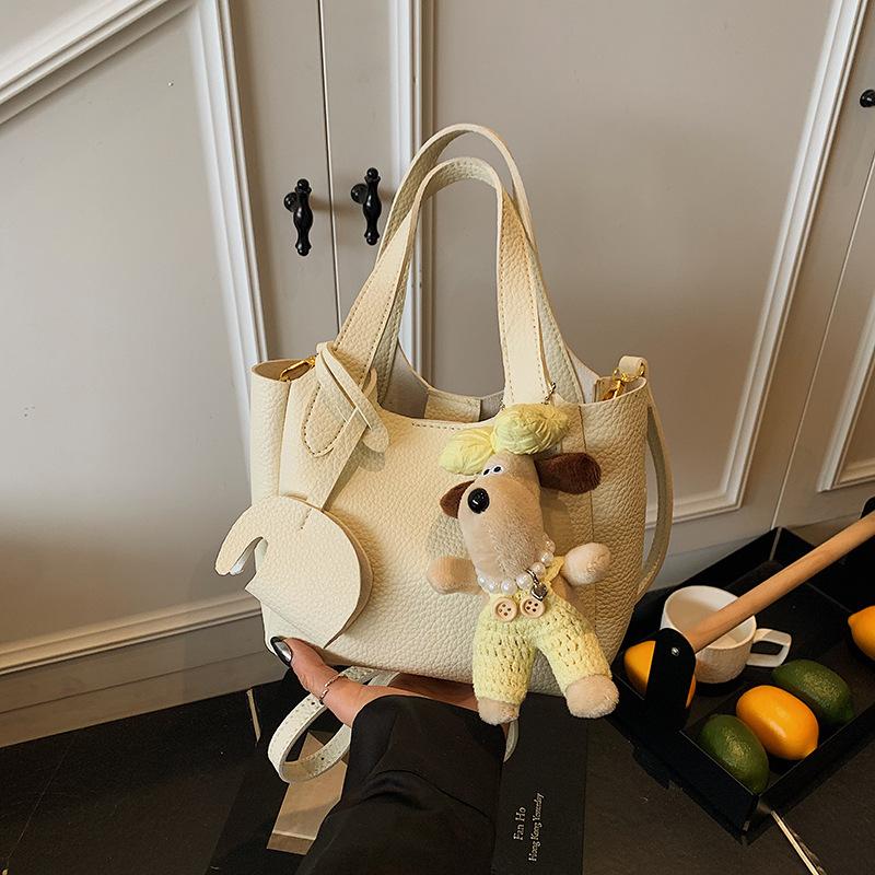 Популярная в этом году маленькая женская летняя универсальная сумка-мессенджер через плечо, новая модная 2025, корейская версия, сумка-ведро