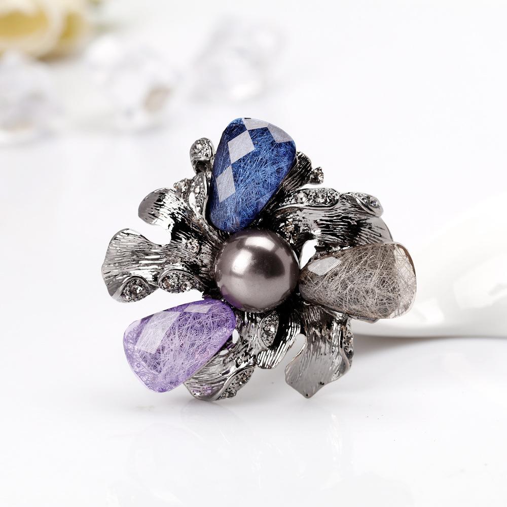 Blucome Vintage Flower Brooch Pins Women’s Brooch for Coat Suit Laple Pins New Year Gift