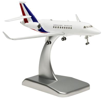 Hogan Wings Dassault Falcon 2000S ВВС Франции Готовая модель 1/200 F-RAFC