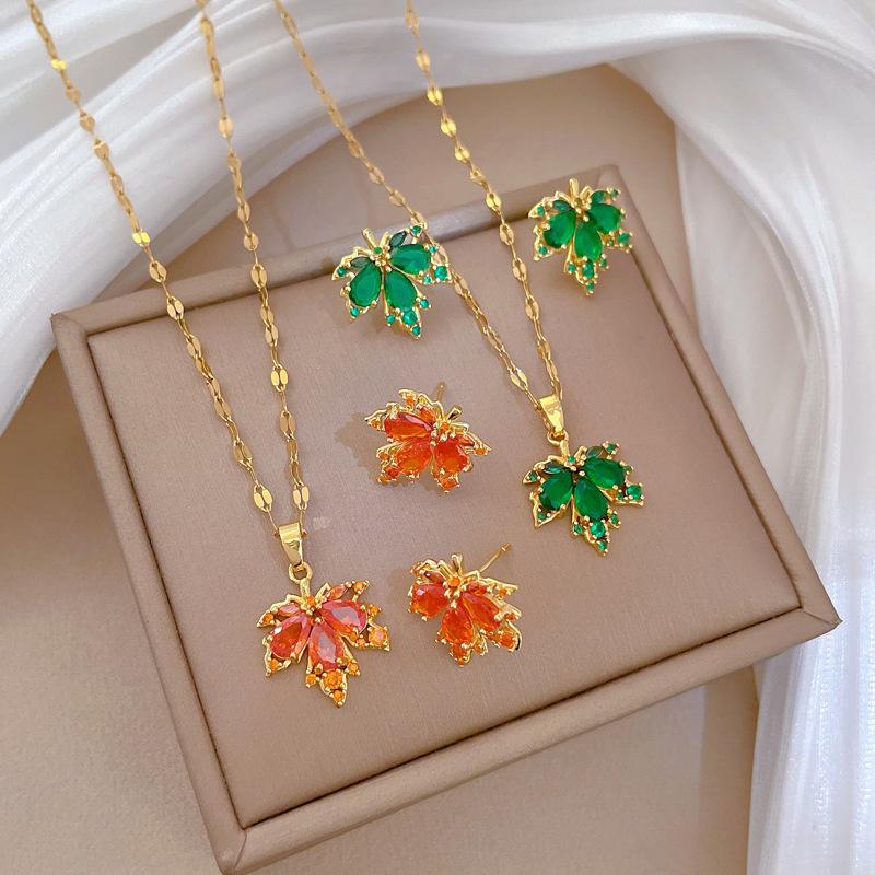 Set Maple Leaf Light Luxury Banquet Wedding Necklace Women'S Versatile Clavicle Chain Titanium Steel Chain