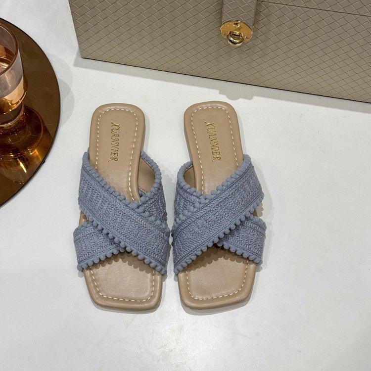 Cool slippers are versatile 2025 fairy new French cross beach flat slippers women's summer wear with skirt shoes