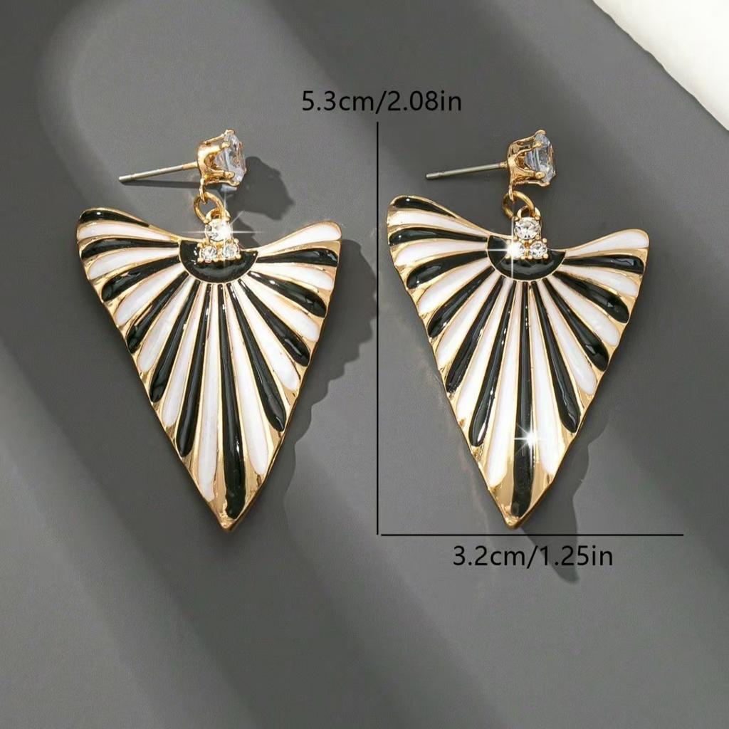A Pair of Trendy, Light Luxury, Casual, Fashionable, Versatile and Stylish Women's Earrings