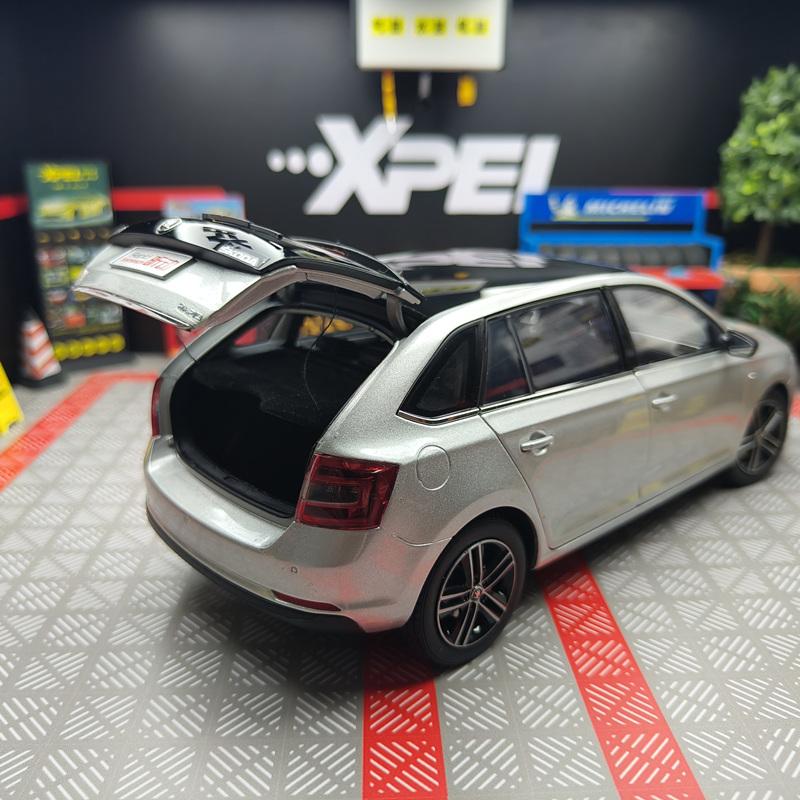 1:18 SKODA Rapid Spaceback Литой Универсал Модель Автомобиля Литьевой Металл Транспортные Средства Модель Автомобиля Симуляция Коллекция Детская Игрушка Подарок