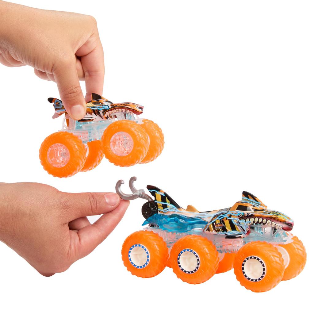 Hot Wheels Набор Monster Truck Transporter, игрушечная мини-машинка, 4 шт., для детей от 3 лет и старше, HYJ29, синий/оранжевый