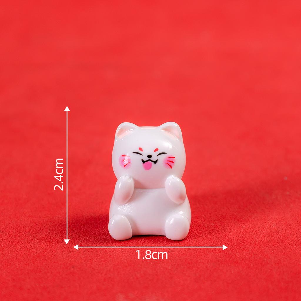 Micro Landscape Decoration for Good Luck and Fortune Cat Resin Crafts Car Cat Decoration Tabletop Home Decoration