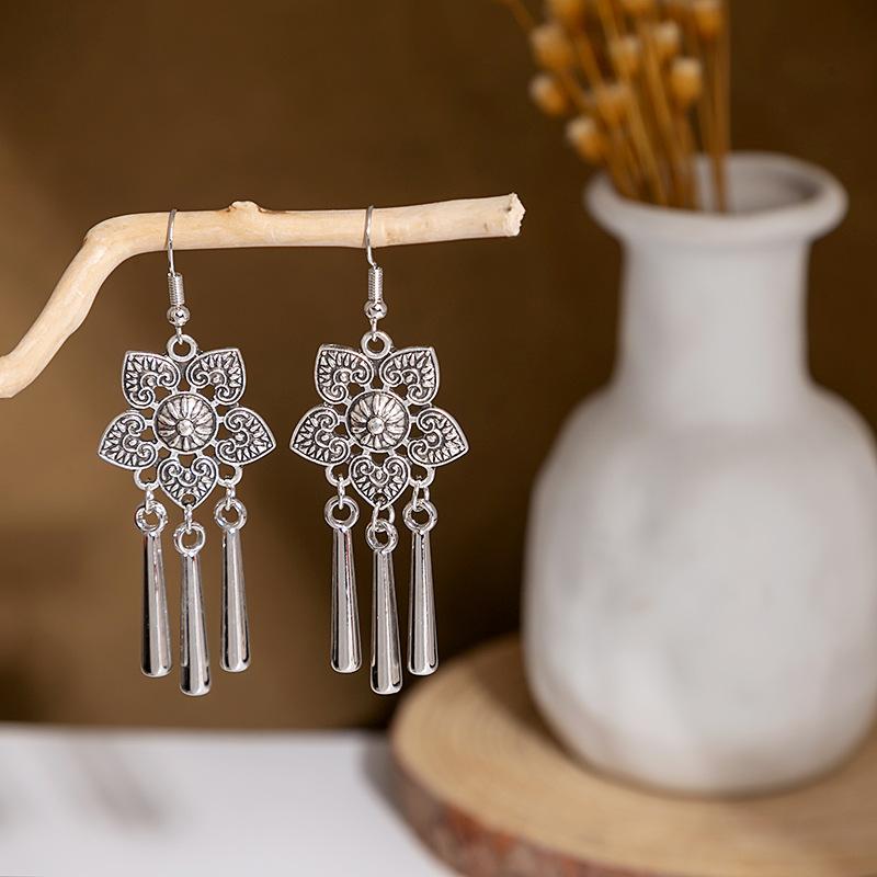 BLINGBAY Women's Earrings, Ethnic Style Drop-shaped Long Metal Tassel Earrings, Simple And High-end Accessories, Retro Colorful Feather Jewelry