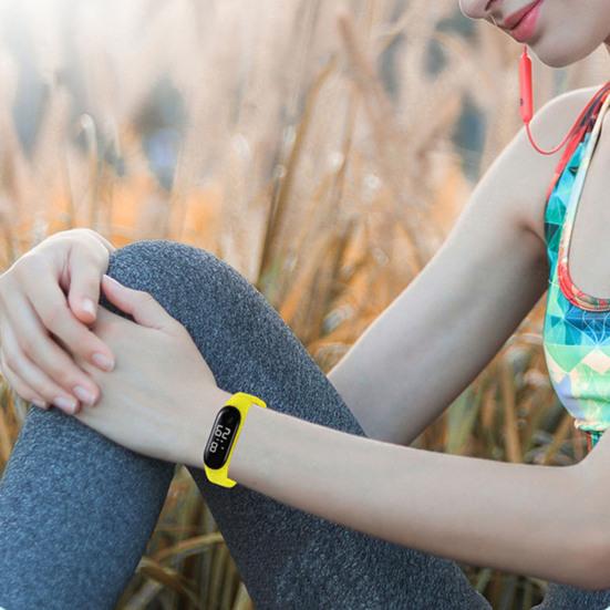 Цифровые часы Водонепроницаемые светодиодные цифровые наручные часы с сенсорным управлением Спортивные часы с мягким силиконовым ремешком Большой циферблат Четкий дисплей для студентов