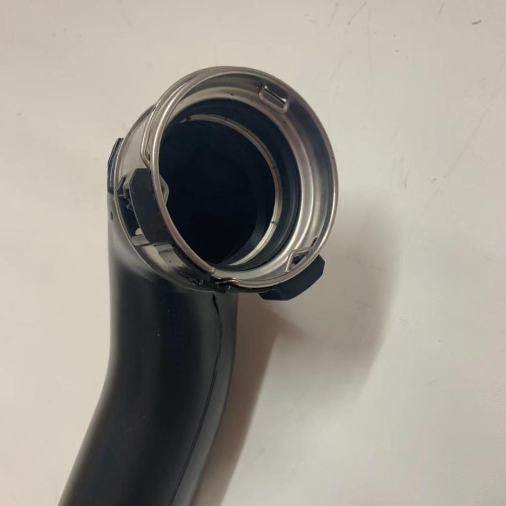 BMW Turbocharger Air Guide Pipe for 5, 6, 7 Series F01 F02 (Part 13717582314)