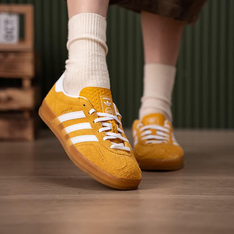 adidas Женские кроссовки для повседневной носки KH6037