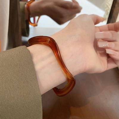 Винтажный широкий браслет цвета желе Ретро геометрический неправильный браслет Блестящий акриловый браслет Девушки