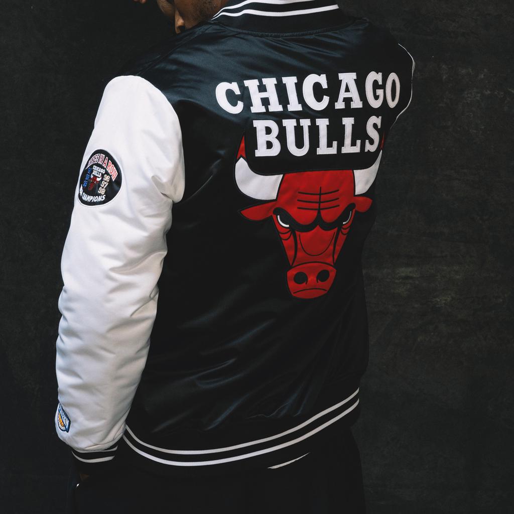 Mitchell Ness Бейсбольная куртка Команда Bulls Унисекс Черный Белый OJBF4854-CBUYYPPPBKWH