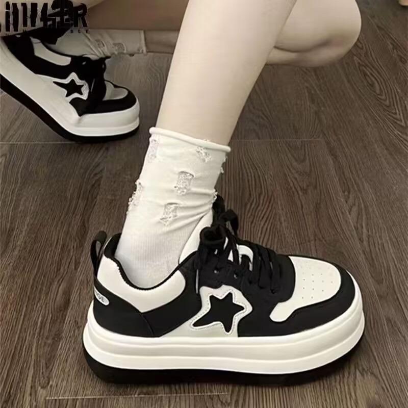 Летние туфли для девочек на толстой подошве белого цвета, новые повседневные спортивные туфли в стиле Гонконга, нишевый дизайн в американской стиле