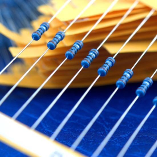 300 шт. 1/4 Вт 30 пленочных резисторов 0,01 значений Металлический допуск Ассорти Набор