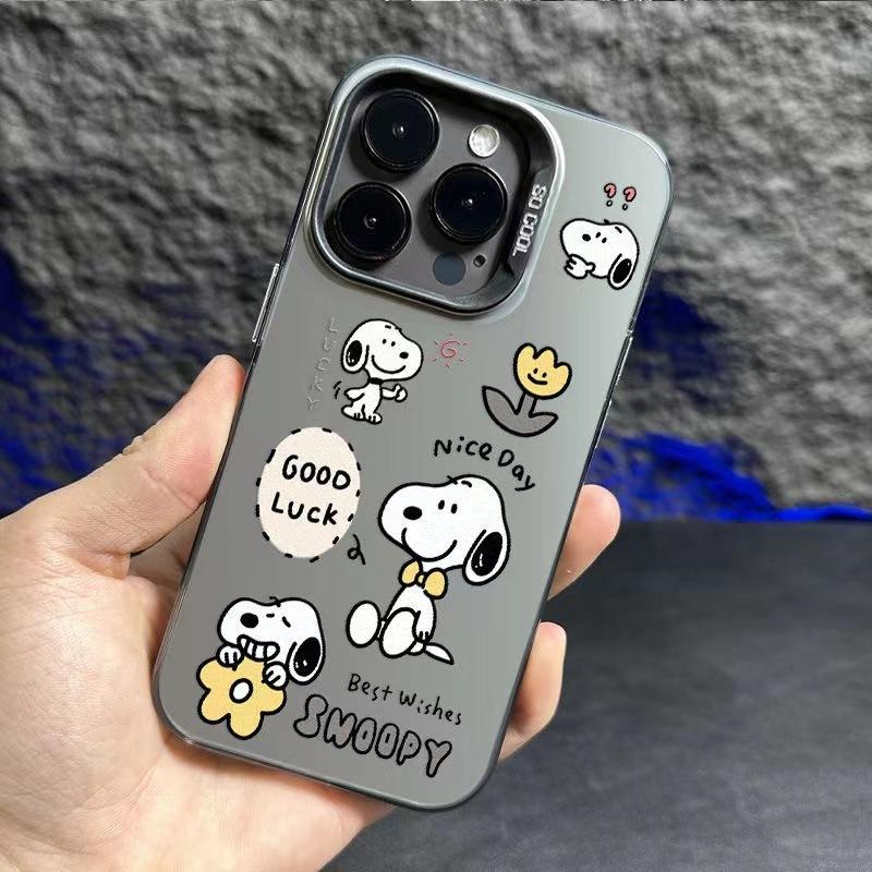 Lucky Snoopy phone case for Apple 15 Pro Max, cartoon style, 14 Pro, European and American style, trendy 13/12.