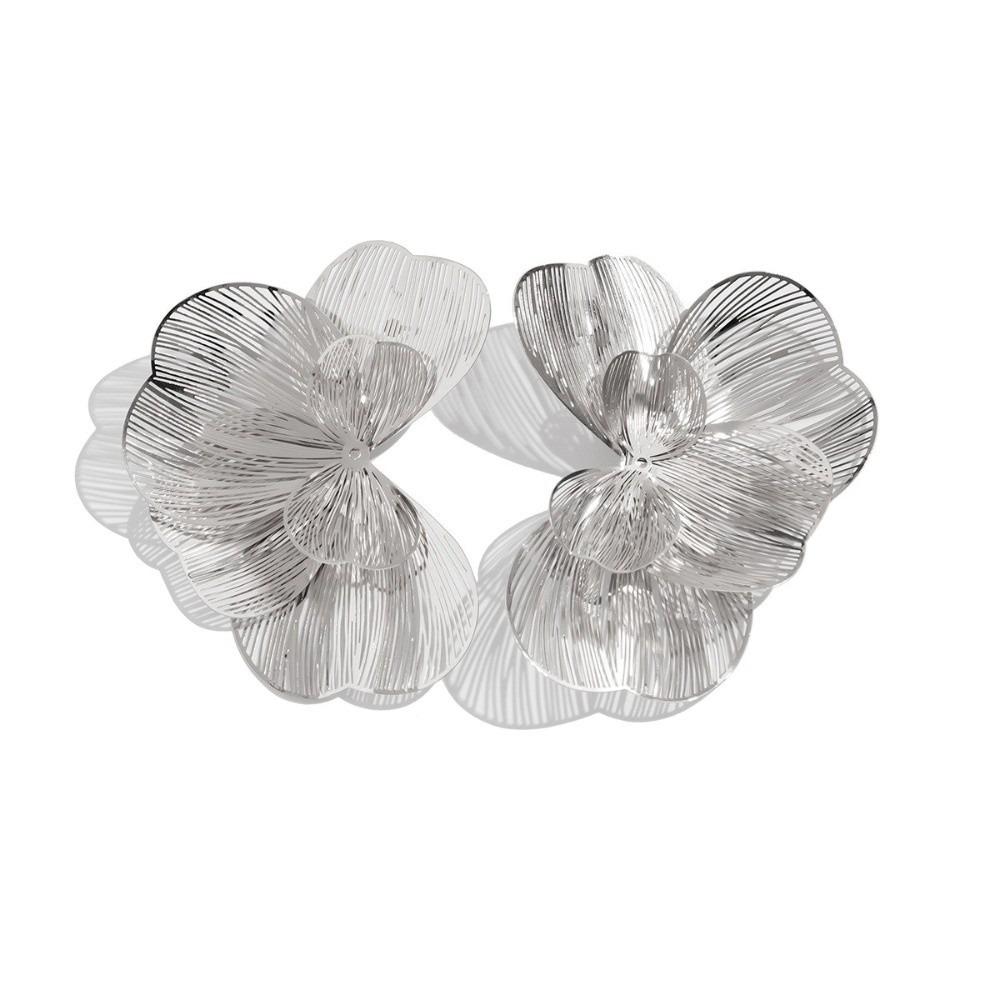 Elegant Golden Flower Stud Earrings Light Luxury Metal Earrings Hollow Flower Earrings Women
