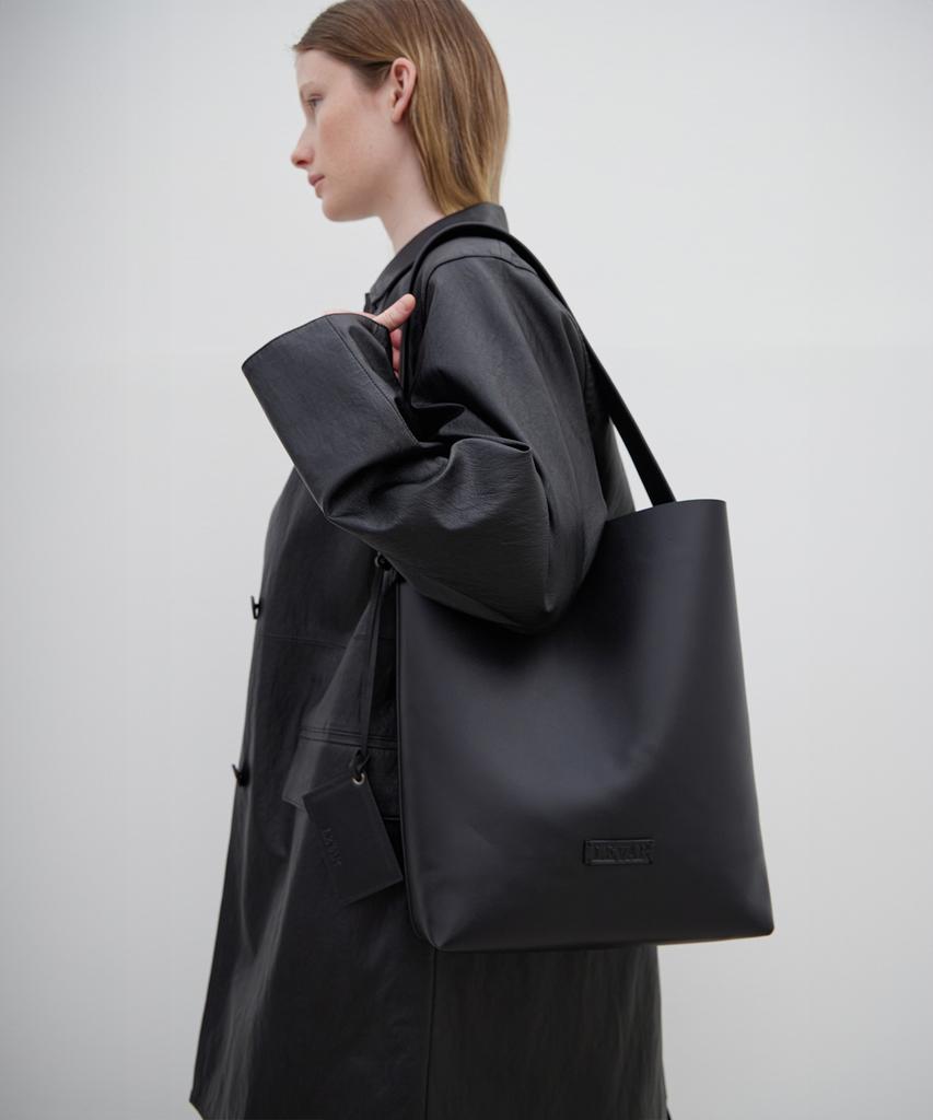 Levar Becoming Leather Hobo Bag - Black