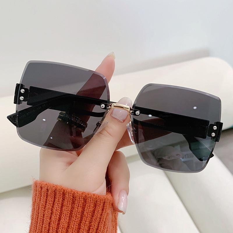 Chic Unisex Square Frame Sunglasses With Pc Lenses And Uv Protection For Travel And Daily Wear