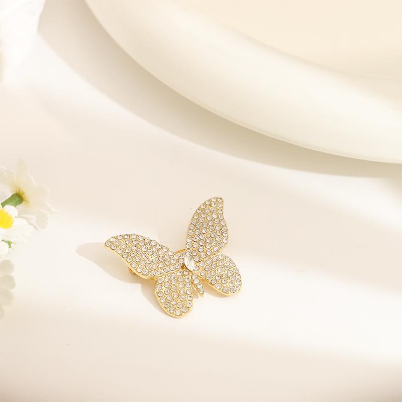 2025 новая золотая брошь-бабочка с бриллиантами, высокое качество, изысканный женский дизайн, нишевый темперамент, булавка для костюма