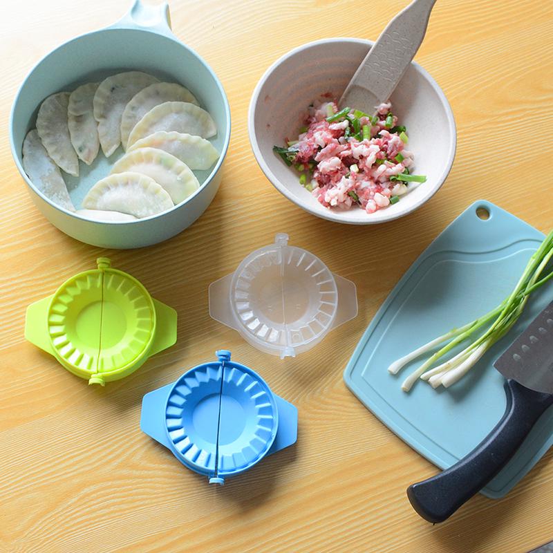 Manual Dumpling Maker Tool – Handheld Wrapper Press for Homemade Dumplings and Wontons