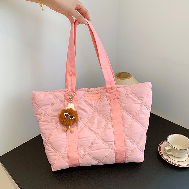 Стеганая сумка-тоут из космического хлопка женская 2024 новая на плечо ручная осенне-зимняя для работы большая сумка ромбовидная стежка хлопковая сумка женская сумка тренд